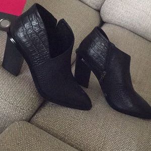 Vince Camuto Jorgetta Black Booties 